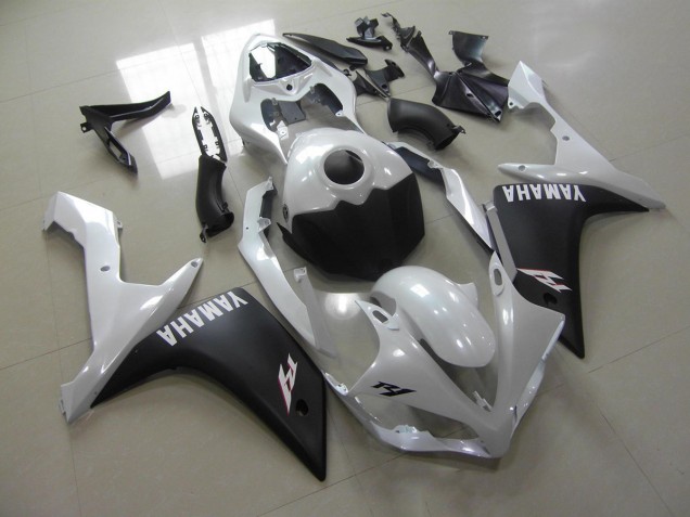 Discount 2007-2008 Pearl White Matte Black Yamaha YZF R1 Replacement Motorcycle Fairings UK Discount 2007-2008 Pearl White Matte Black Yamaha YZF R1 Replacement Motorcycle Fairings UK